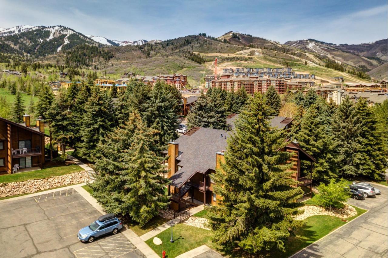 Red Pine Villa Park City Bagian luar foto