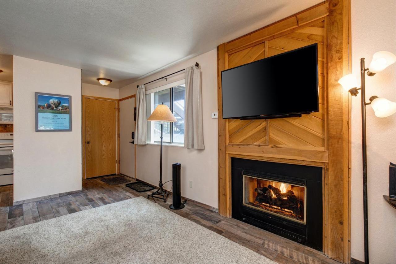 Red Pine Villa Park City Bagian luar foto